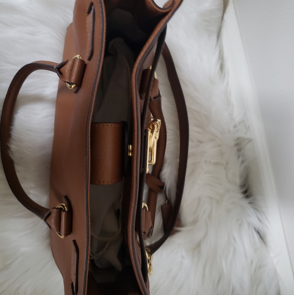 Michael Kors Hamilton Leather Tote - Picture 4 of 7